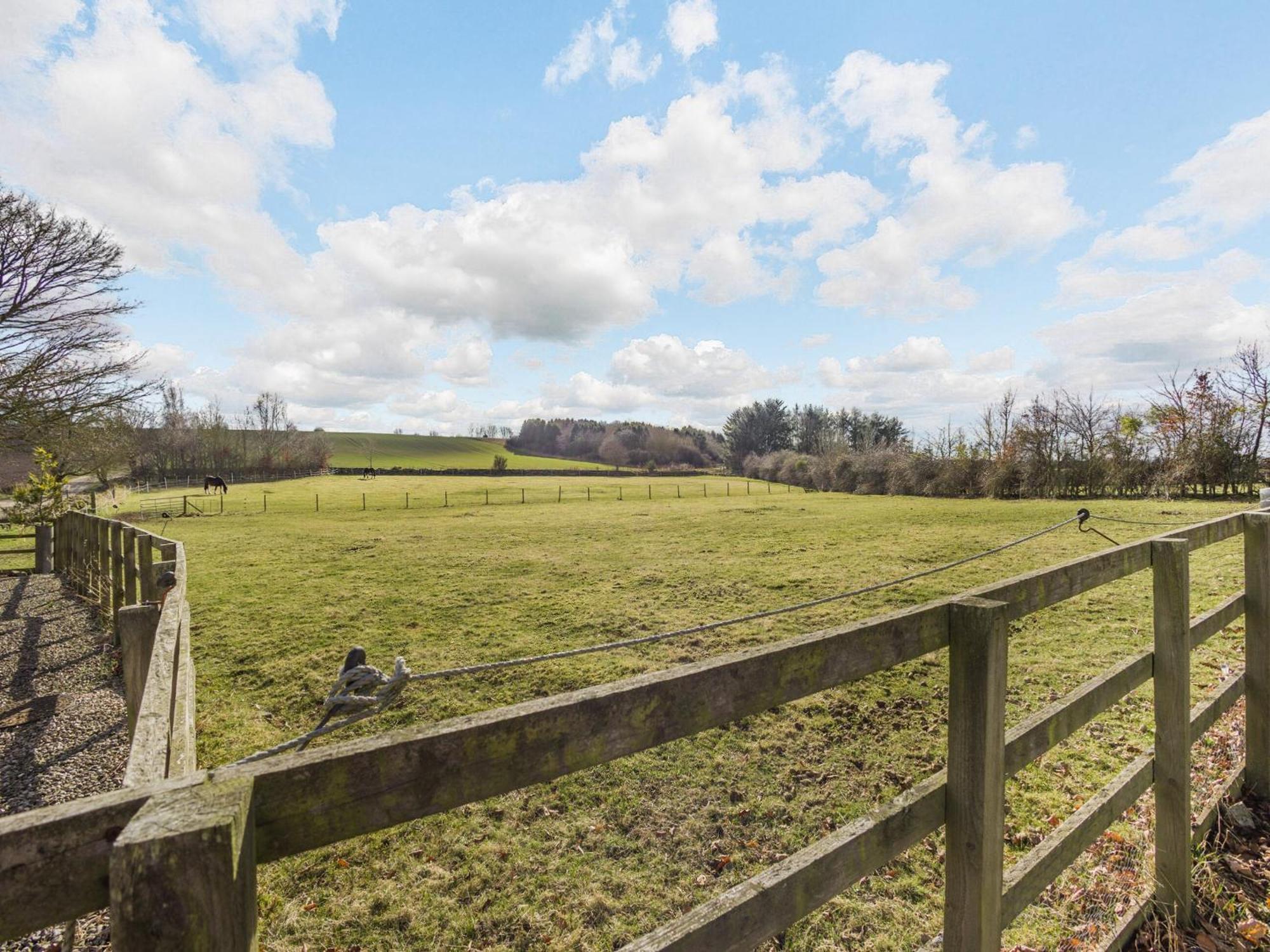 Appletree Cottage Kirkton of Tealing エクステリア 写真